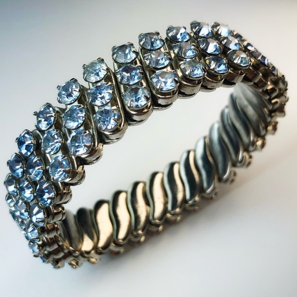 Jewelry - Vintage light blue stretch rhinestone bracelet